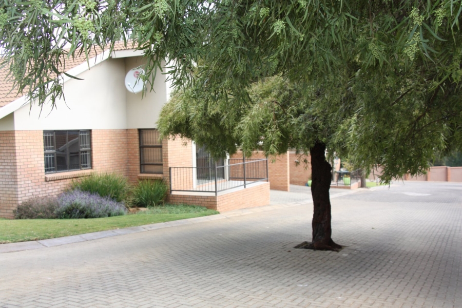 2 Bedroom Property for Sale in Langenhovenpark Free State